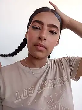 Zoe-Johnson  online show from 19, 6, 2026