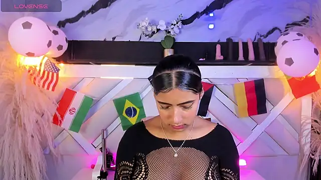 Zoe-Johnson  online show from 18, 6, 2026