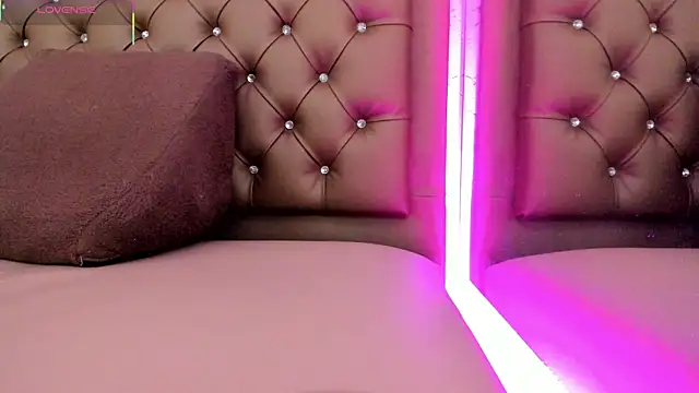 Zoe-Johnson  online show from 25, 9, 2025