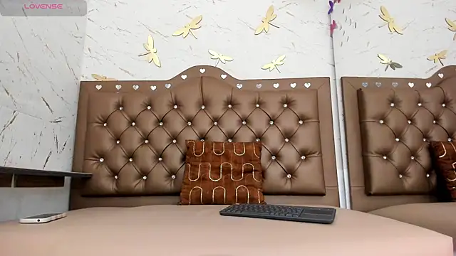 Zoe-Johnson  online show from 26, 9, 2025