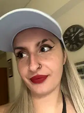 Snapshot of Sexy_Bulgarian_woman chatting on 12, 10, 2025 Sexy Bulgarian woman online show from 12, 10, 2025