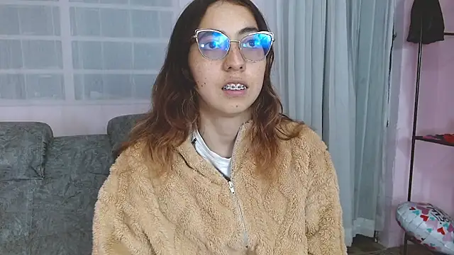 Snapshot of AnnieSparkle chatting on 23, 6, 2026 AnnieSparkle online show from 23, 6, 2026