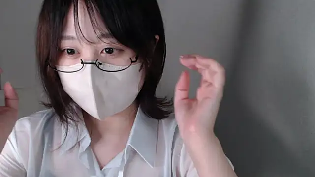 Snapshot of mi__san chatting on 3, 10, 2025 mi san online show from 3, 10, 2025