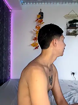 Alejandro BigCock22 online show from 19, 9, 2025