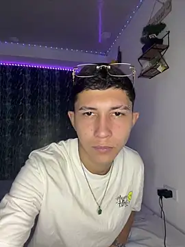 Alejandro BigCock22 online show from 23, 9, 2025