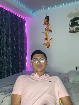 Alejandro BigCock22 online show from 21, 9, 2025