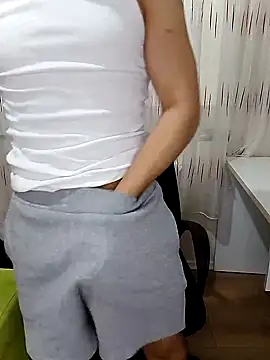 Snapshot of Ozi1910 chatting on 3, 10, 2025 Ozi1910 online show from 3, 10, 2025