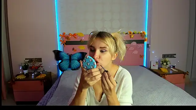 MeryMidnight online show from 3, 10, 2025