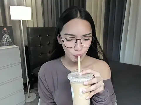 Blaire Samantha online show from 5, 12, 2025