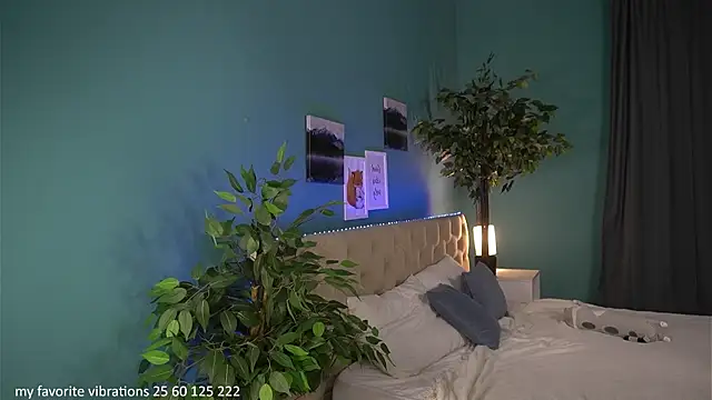 Lisafoxy  online show from 25, 6, 2026