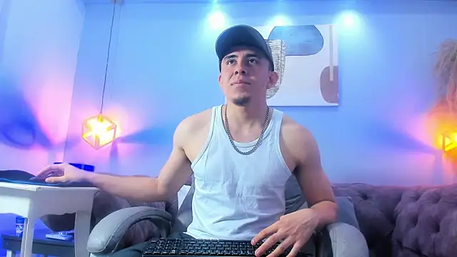 Snapshot of Eross_Santy chatting on 8, 7, 2026 Eross Santy online show from 8, 7, 2026