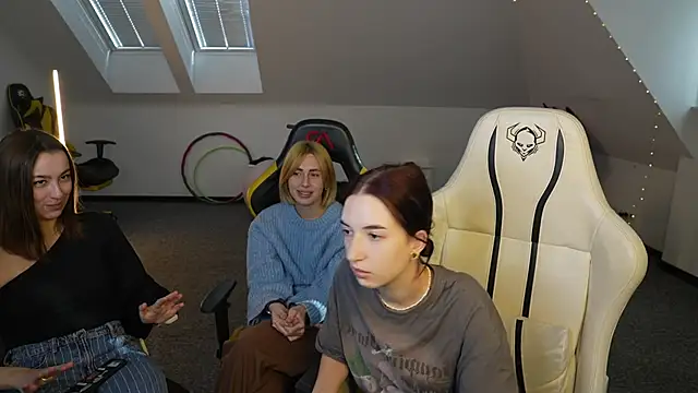 Snapshot of _Lili_054 chatting on 19, 11, 2025 Lili 054 online show from 19, 11, 2025