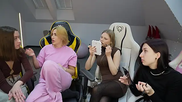 Snapshot of _Lili_054 chatting on 24, 11, 2025 Lili 054 online show from 24, 11, 2025