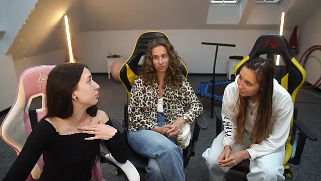 Snapshot of _Lili_054 chatting on 19, 9, 2025 Lili 054 online show from 19, 9, 2025