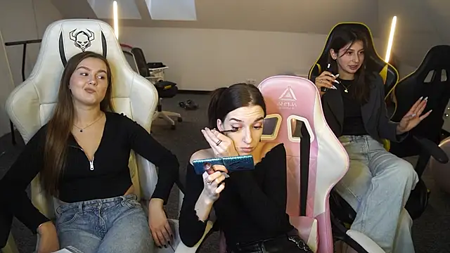 Snapshot of _Lili_054 chatting on 3, 10, 2025 Lili 054 online show from 3, 10, 2025