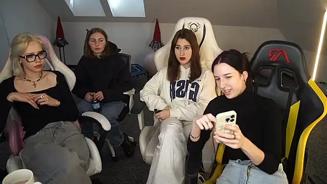 Snapshot of _Lili_054 chatting on 14, 10, 2025 Lili 054 online show from 14, 10, 2025