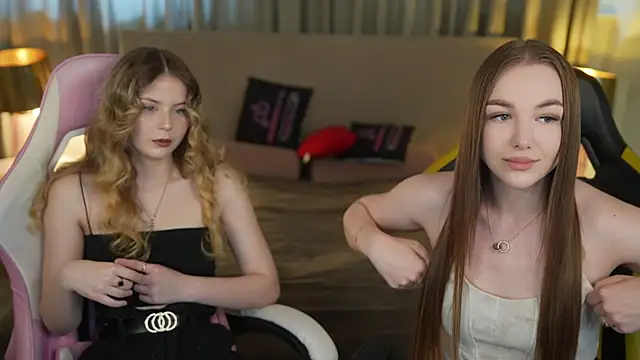 Snapshot of Ella_054 chatting on 25, 5, 2026 Ella 054 online show from 25, 5, 2026