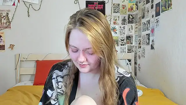 WonderConnie1 online show from 15, 6, 2026