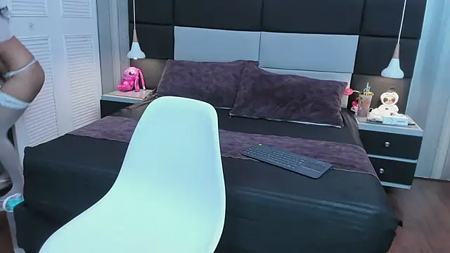 yiyisandoval online show from 9, 1, 2026