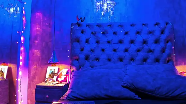 yiyisandoval online show from 18, 11, 2025