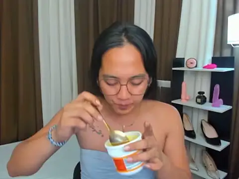 Snapshot of URHottestAngel chatting on 3, 11, 2025 URHottestAngel online show from 3, 11, 2025