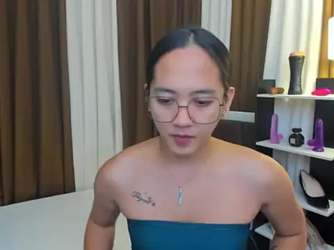 Snapshot of URHottestAngel chatting on 4, 11, 2025 URHottestAngel online show from 4, 11, 2025