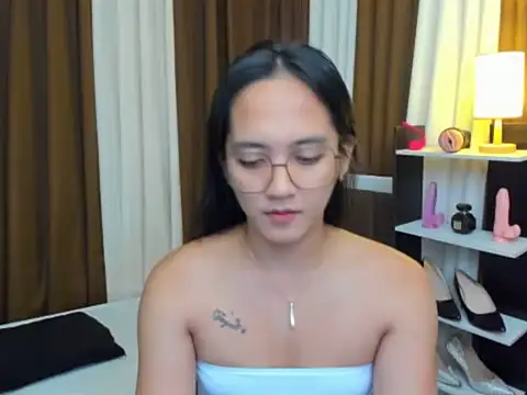 Snapshot of URHottestAngel chatting on 25, 10, 2025 URHottestAngel online show from 25, 10, 2025