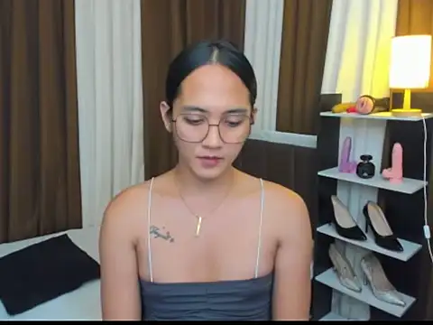 Snapshot of URHottestAngel chatting on 2, 10, 2025 URHottestAngel online show from 2, 10, 2025