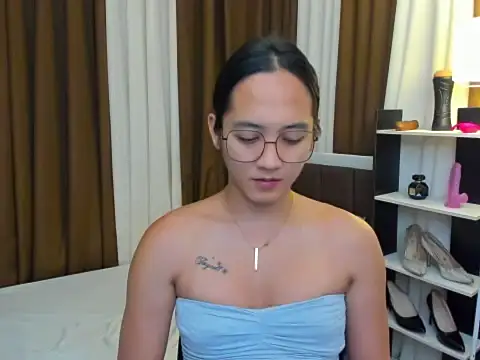 Snapshot of URHottestAngel chatting on 11, 11, 2025 URHottestAngel online show from 11, 11, 2025