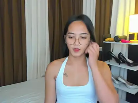 Snapshot of URHottestAngel chatting on 12, 9, 2025 URHottestAngel online show from 12, 9, 2025