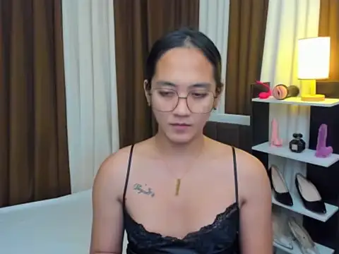 Snapshot of URHottestAngel chatting on 28, 10, 2025 URHottestAngel online show from 28, 10, 2025