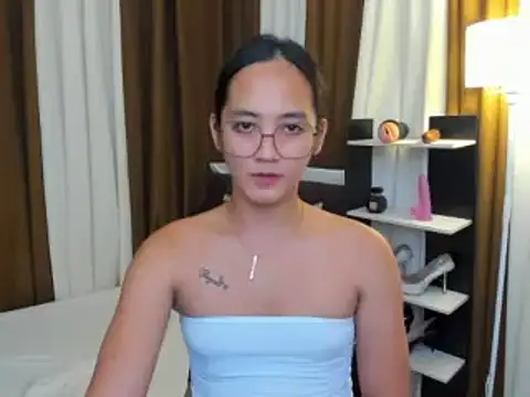 Snapshot of URHottestAngel chatting on 17, 11, 2025 URHottestAngel online show from 17, 11, 2025