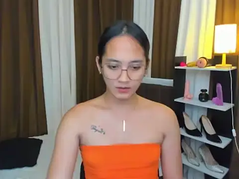 Snapshot of URHottestAngel chatting on 8, 10, 2025 URHottestAngel online show from 8, 10, 2025