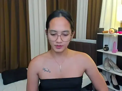 Snapshot of URHottestAngel chatting on 13, 11, 2025 URHottestAngel online show from 13, 11, 2025