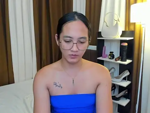 Snapshot of URHottestAngel chatting on 19, 11, 2025 URHottestAngel online show from 19, 11, 2025