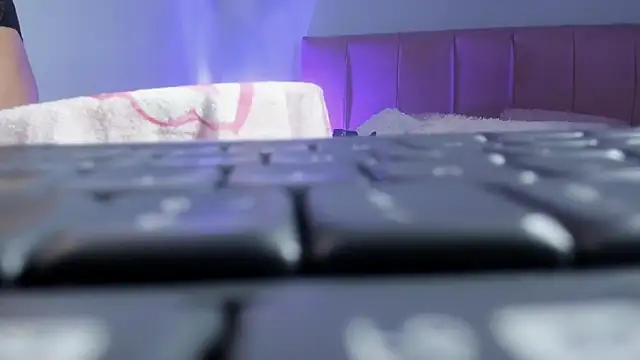 ela petit online show from 3, 12, 2025