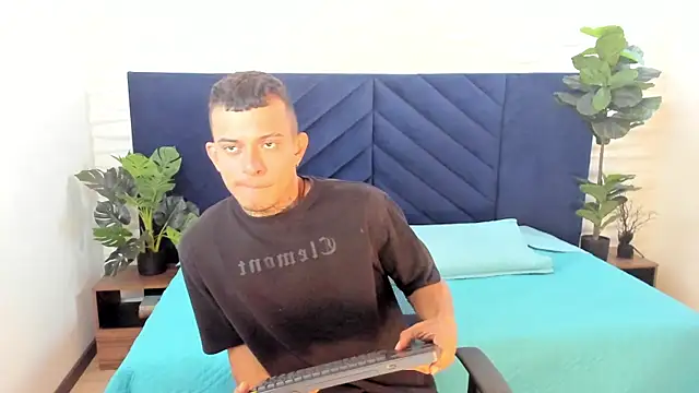 MrJustin  online show from 10, 11, 2025