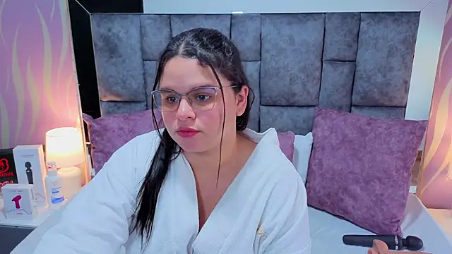 SamanthaPaImer online show from 8, 9, 2025