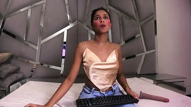 Amaia Sophia online show from 30, 11, 2025