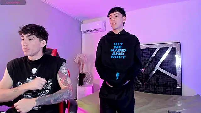 Handsomeboyss19 online show from 21, 4, 2026