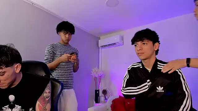 Snapshot of Handsomeboyss19 chatting on 6, 6, 2026 Handsomeboyss19 online show from 6, 6, 2026