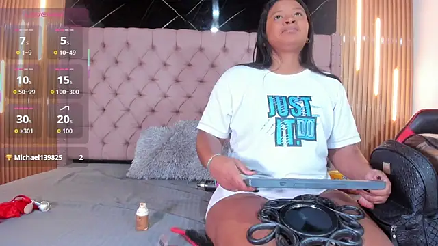 Emily Brown18 online show from 21, 10, 2025