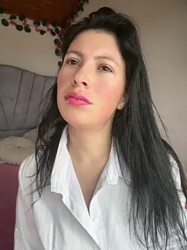 Mia salinass online show from 12, 6, 2026