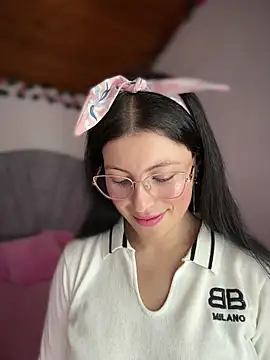 Mia salinass online show from 22, 3, 2026