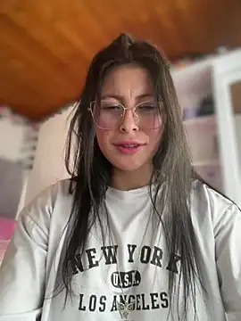 Mia salinass online show from 23, 3, 2026