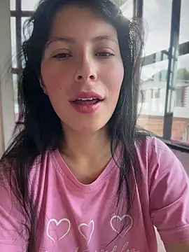 Mia salinass online show from 17, 6, 2026