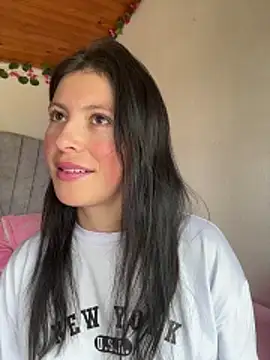 Mia salinass online show from 17, 12, 2025