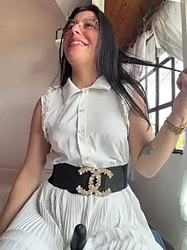 Mia salinass online show from 4, 2, 2026