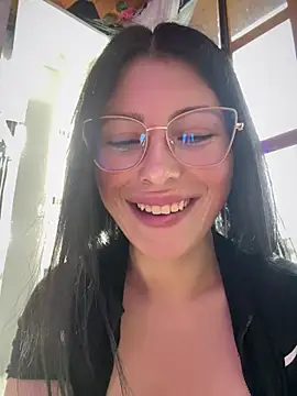 Mia salinass online show from 15, 4, 2026