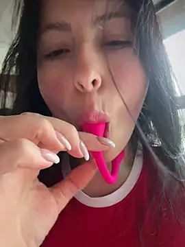 Mia salinass online show from 2, 7, 2026
